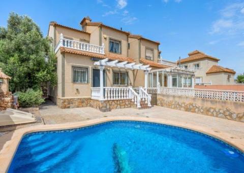Villa with 3 bedrooms and 2 bathrooms in Orihuela Costa, Alicante