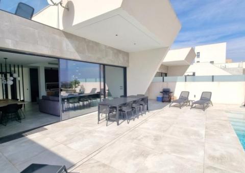 Villa with 4 bedrooms and 4 bathrooms in Ciudad Quesada, Alicante