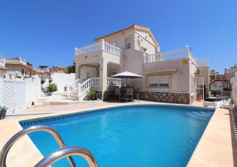 Villa with 4 bedrooms and 3 bathrooms in Benijofar, Alicante