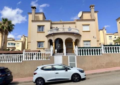 Semi detached with 3 bedrooms and 2 bathrooms in Orihuela Costa, Alicante