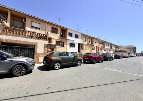 Townhouse with 4 bedrooms and 2 bathrooms in Formentera del Segura, Alicante
