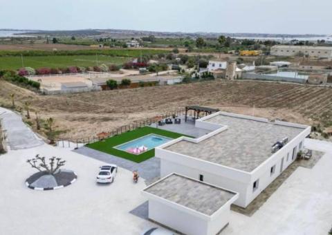 Villa with 4 bedrooms and 3 bathrooms in Ciudad Quesada, Alicante