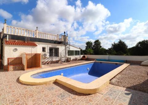 Finca with 4 bedrooms and 2 bathrooms in Heredades, Alicante