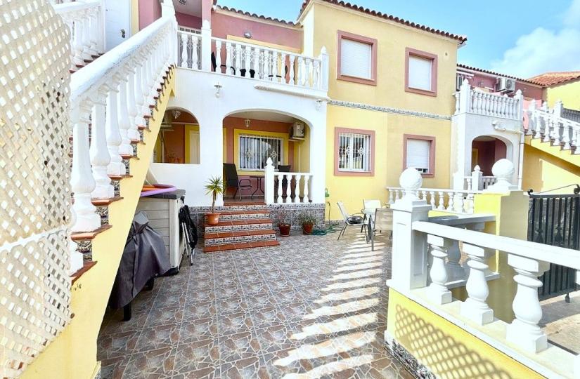 Apartment with 2 bedrooms and 1 bathrooms in Orihuela Costa, Alicante