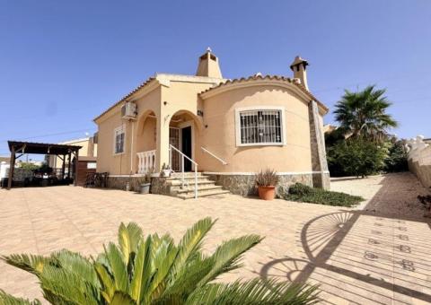 Villa with 3 bedrooms and 2 bathrooms in Benijofar, Alicante