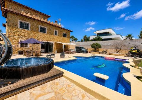Villa with 6 bedrooms and 4 bathrooms in San Fulgencio, Alicante