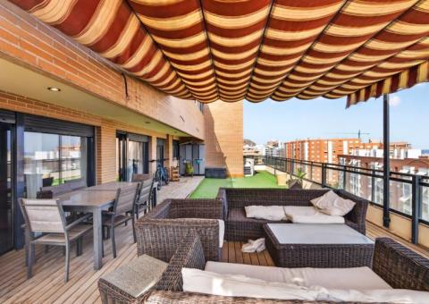 Penthouse with 4 bedrooms and 2 bathrooms in Alicante, Alicante