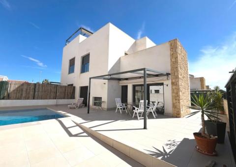 Semi detached with 3 bedrooms and 2 bathrooms in Ciudad Quesada, Alicante