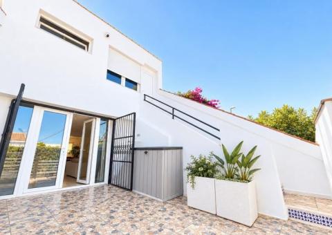 Townhouse with 3 bedrooms and 2 bathrooms in Torrevieja, Alicante