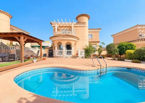 Villa with 4 bedrooms and 2 bathrooms in San Fulgencio, Alicante