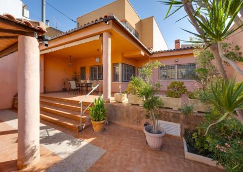 Townhouse with 4 bedrooms and 3 bathrooms in Benejúzar, Alicante