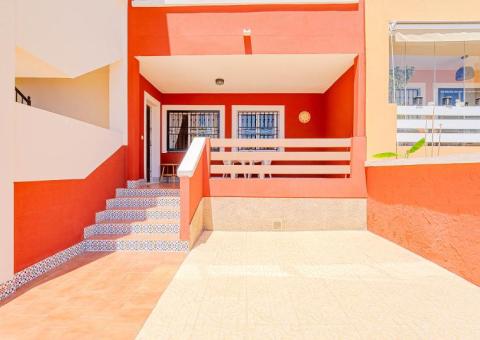 Apartment with 2 bedrooms and 2 bathrooms in Orihuela Costa, Alicante