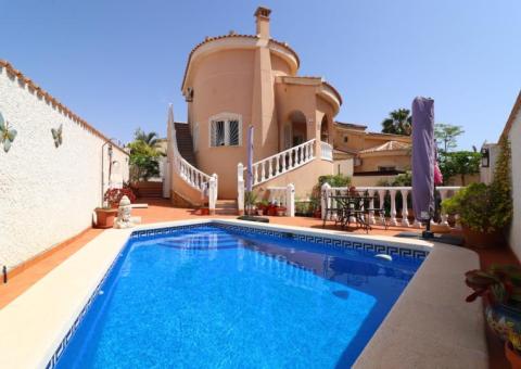 Villa with 2 bedrooms and 1 bathrooms in Ciudad Quesada, Alicante