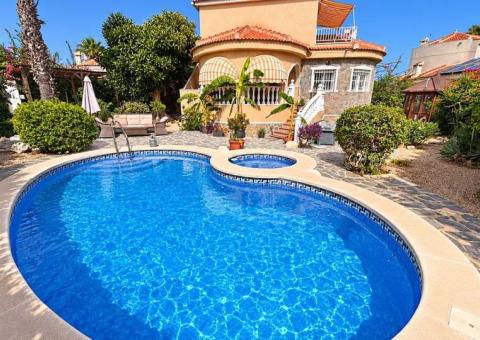 Villa with 3 bedrooms and 3 bathrooms in Ciudad Quesada, Alicante