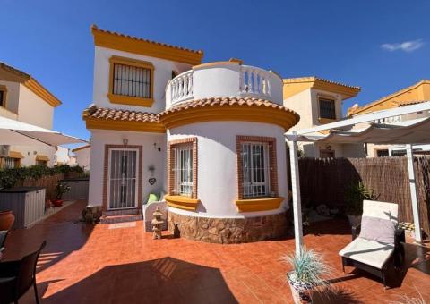 Villa with 3 bedrooms and 2 bathrooms in Guardamar del Segura, Alicante