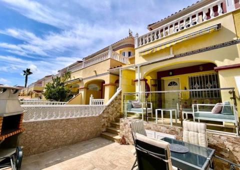 Townhouse with 3 bedrooms and 2 bathrooms in Orihuela-Costa, Alicante