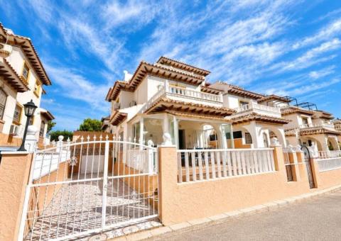 Semi detached with 2 bedrooms and 2 bathrooms in Orihuela Costa, Alicante