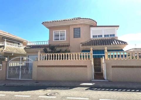 Villa with 3 bedrooms and 2 bathrooms in Torrevieja, Alicante