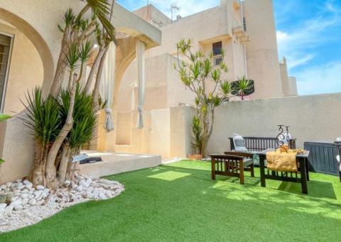 Townhouse with 2 bedrooms and 1 bathrooms in Torrevieja, Alicante