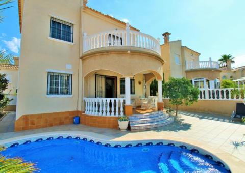 Villa with 3 bedrooms and 2 bathrooms in Orihuela Costa, Alicante