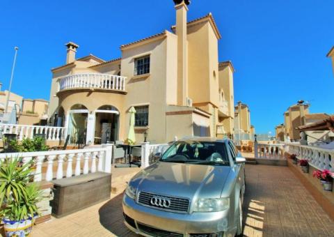 Semi detached with 3 bedrooms and 2 bathrooms in Orihuela Costa, Alicante