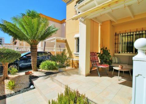 Apartment with 2 bedrooms and 2 bathrooms in Orihuela Costa, Alicante