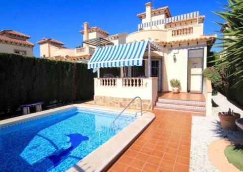 Villa with 2 bedrooms and 2 bathrooms in Guardamar-del-Segura, Alicante