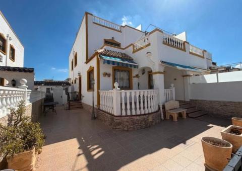 Semi detached with 3 bedrooms and 2 bathrooms in Vistabella, Alicante