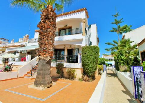 Apartment with 2 bedrooms and 2 bathrooms in Orihuela-Costa, Alicante