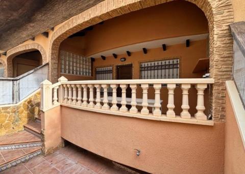 Townhouse with 5 bedrooms and 2 bathrooms in Guardamar del Segura, Alicante