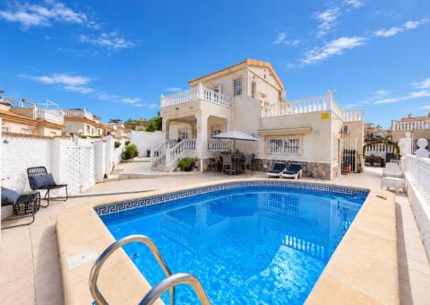 Villa met 4 slaapkamers en 3 badkamers in Benijofar, Alicante