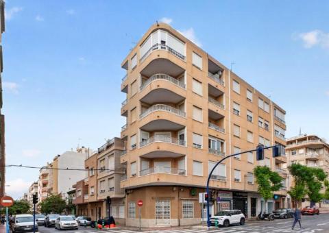 Apartment with 3 bedrooms and 2 bathrooms in Torrevieja, Alicante