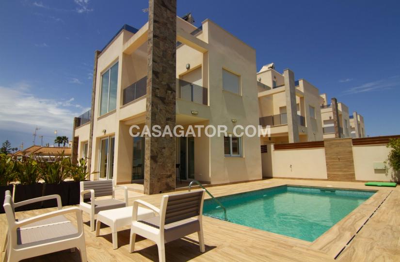 Villa with 3 bedrooms and 3 bathrooms in Torrevieja, Alicante