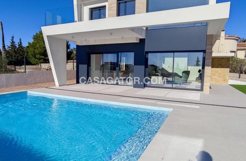 Villa with 3 bedrooms and 4 bathrooms in Ciudad Quesada, Alicante