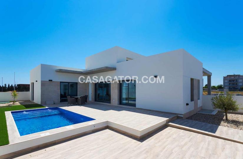 Villa with 3 bedrooms and 2 bathrooms in Daya Nueva, Alicante