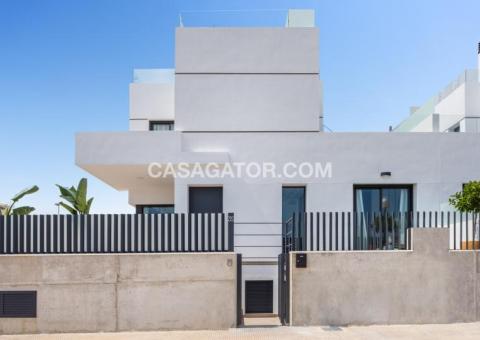 Semi detached with 3 bedrooms and 2 bathrooms in Dolores, Alicante