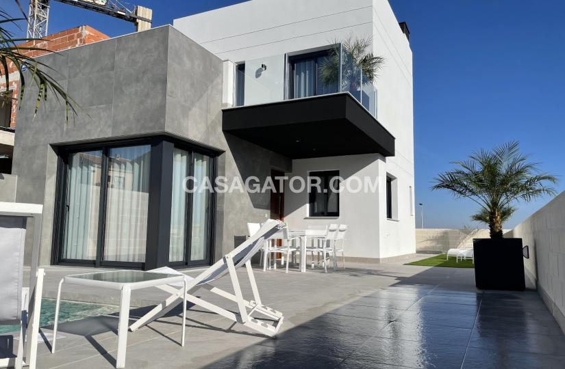 Villa with 3 bedrooms and 3 bathrooms in Orihuela Costa, Alicante