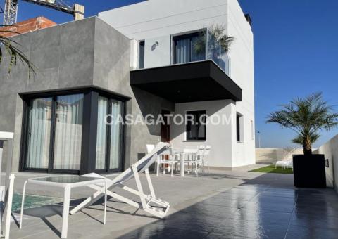 Villa with 3 bedrooms and 3 bathrooms in Orihuela Costa, Alicante