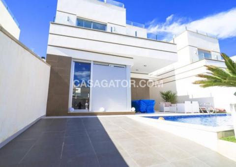 Villa with 3 bedrooms and 3 bathrooms in Ciudad Quesada, Alicante