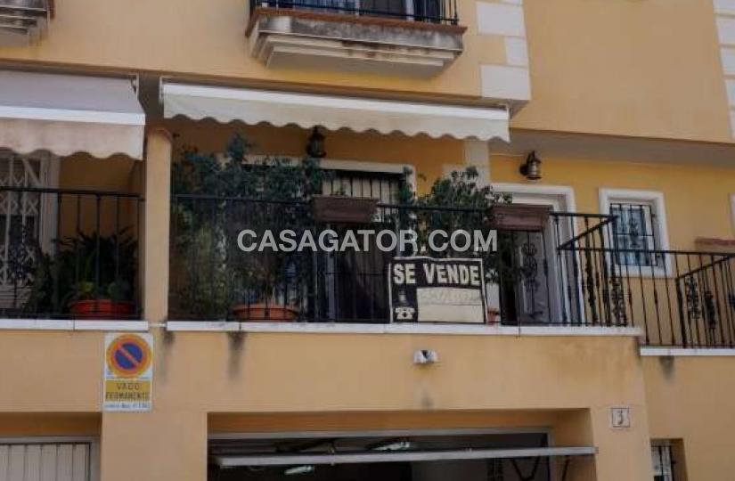 Townhouse with 4 bedrooms and 3 bathrooms in Almoradí, Alicante