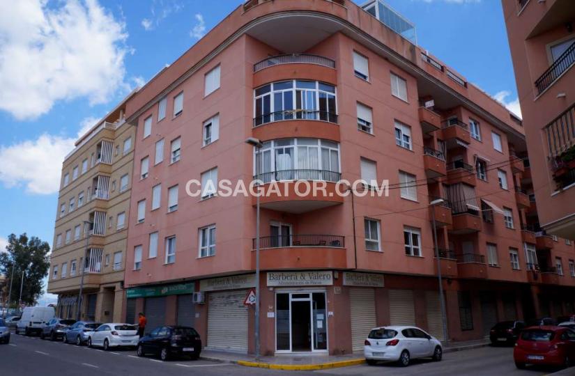 Apartment with 3 bedrooms and 2 bathrooms in Almoradí, Alicante