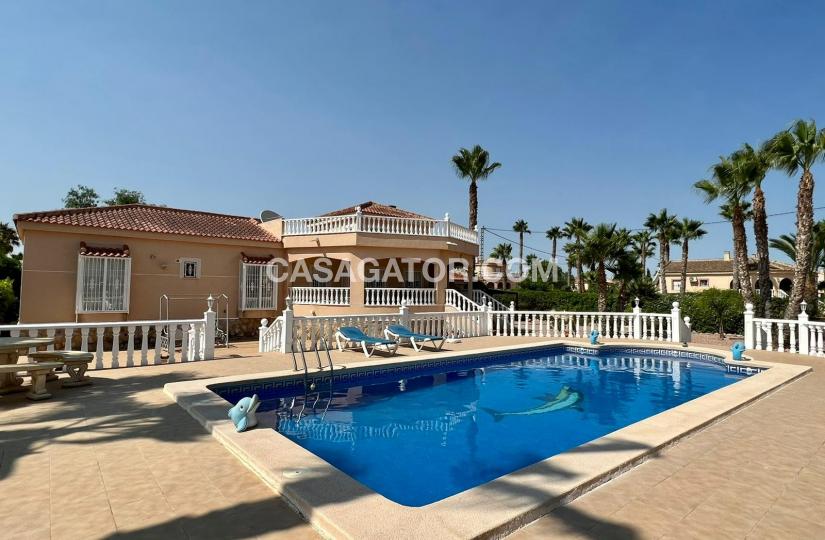 Villa with 4 bedrooms and 3 bathrooms in Catral, Alicante