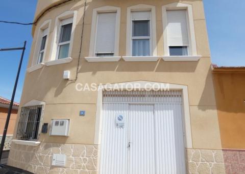 Townhouse with 3 bedrooms and 2 bathrooms in Algorfa, Alicante